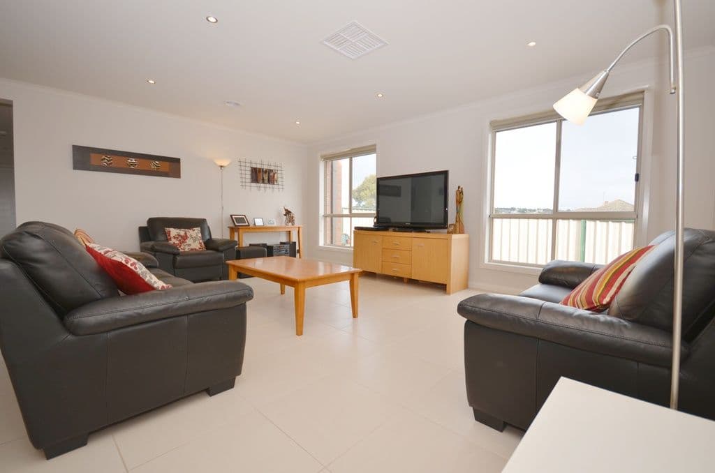 11 Horwood Drive, CANADIAN VIC 3350, Canadian - Thumbnail 6