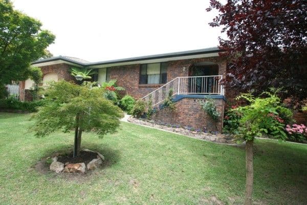 18 Wood Street, TENTERFIELD NSW 2372, Tenterfield - Thumbnail 2