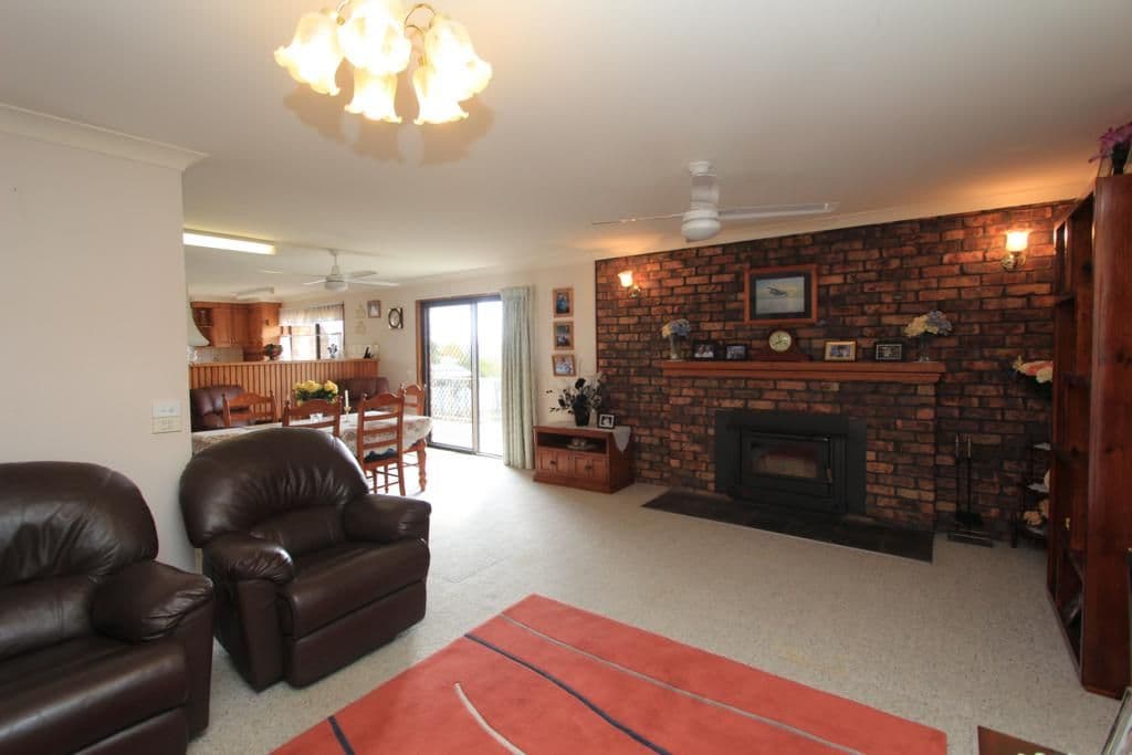 18 Wood Street, TENTERFIELD NSW 2372, Tenterfield - Thumbnail 3