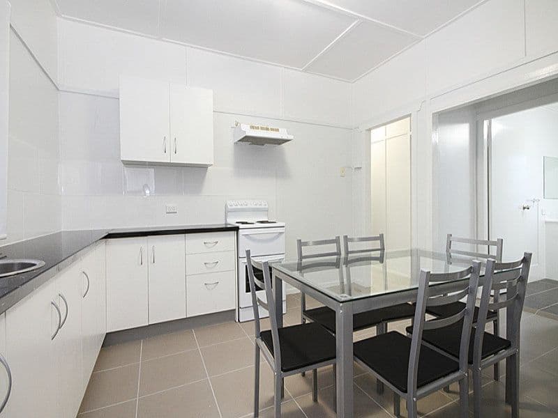8 Lindsay Street, BUNDAMBA QLD 4304, Bundamba - Thumbnail 2