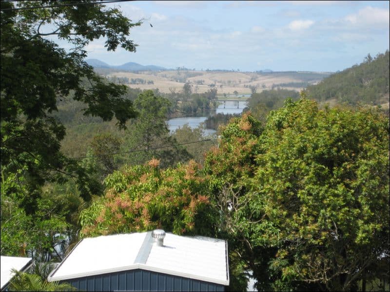 6 Fourth Avenue, SOMERSET DAM QLD 4312, Somerset Dam - Thumbnail 3