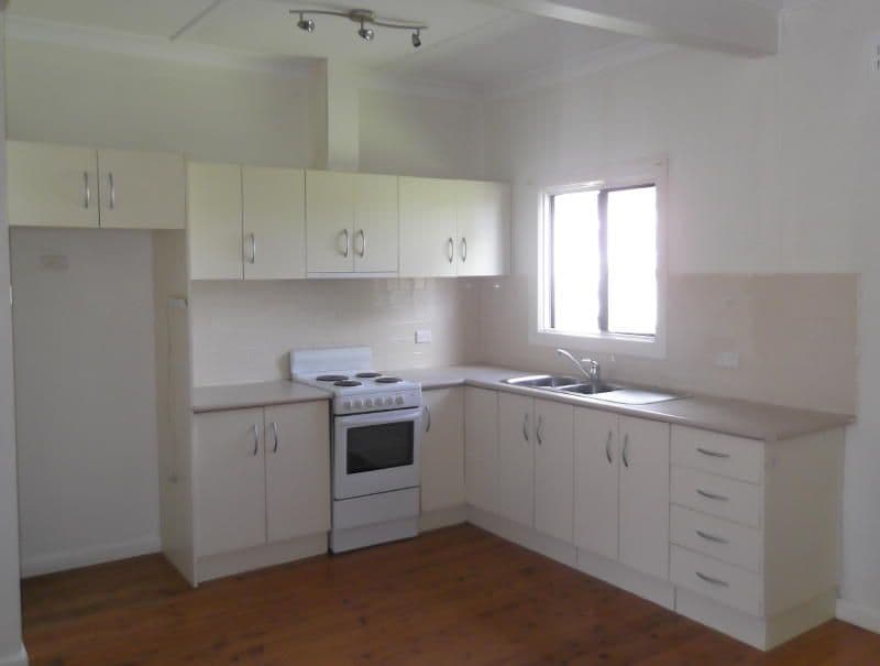 6 Brock Street, YOUNG NSW 2594, Young - Thumbnail 2