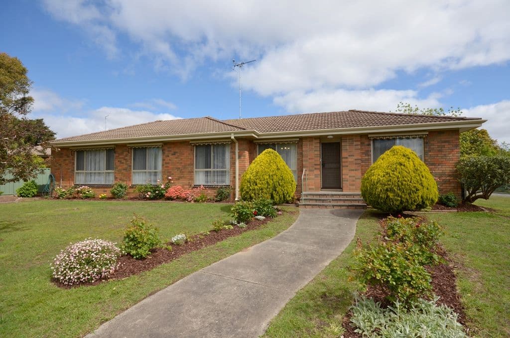 19 Windsor Avenue, ALFREDTON VIC 3350, Alfredton - Image 1