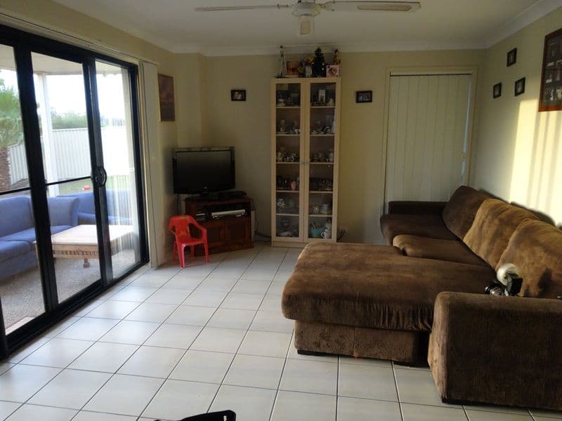 74 Golden Bear Drive, ARUNDEL QLD 4214, Arundel - Thumbnail 4