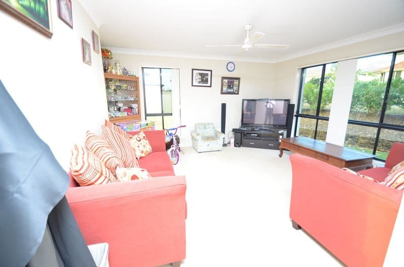 74 Golden Bear Drive, ARUNDEL QLD 4214, Arundel - Thumbnail 3