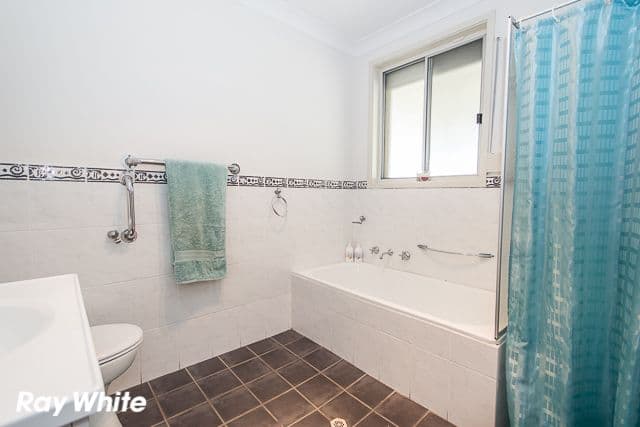 10 Coolatai Crescent, BOSSLEY PARK NSW 2176, Bossley Park - Thumbnail 4