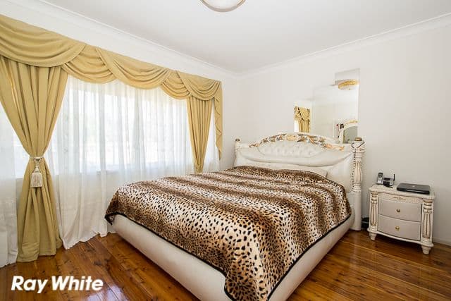 10 Coolatai Crescent, BOSSLEY PARK NSW 2176, Bossley Park - Thumbnail 8