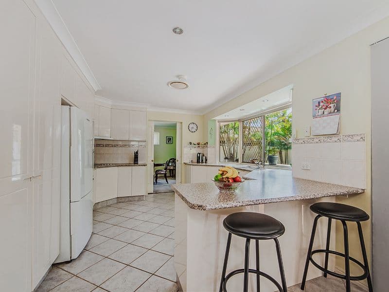 15 Bon Aire Court, Clear Island Waters QLD 4226, Clear Island Waters - Thumbnail 3