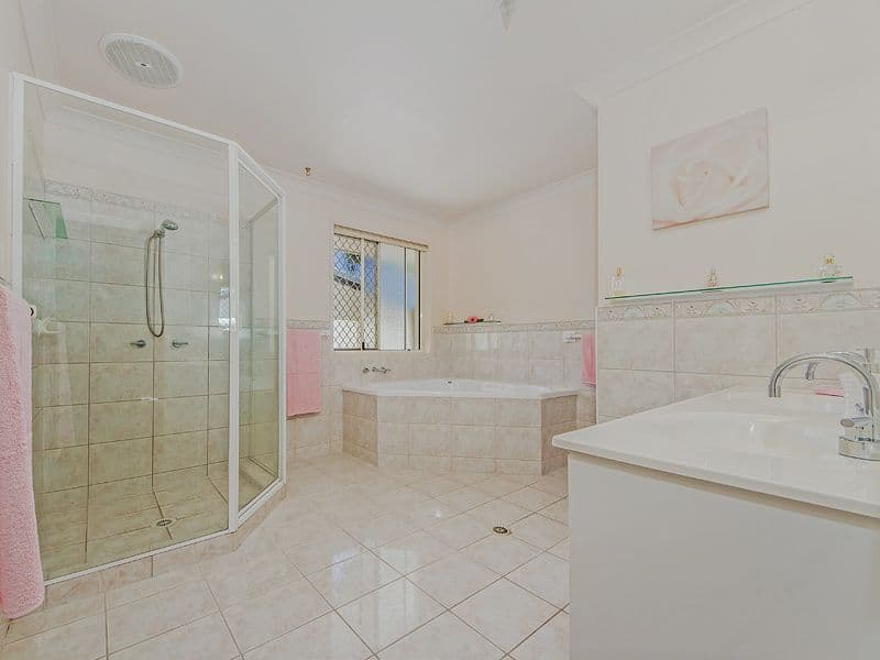 15 Bon Aire Court, Clear Island Waters QLD 4226, Clear Island Waters - Thumbnail 7