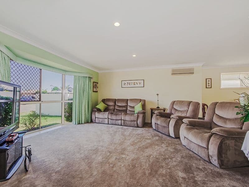 15 Bon Aire Court, Clear Island Waters QLD 4226, Clear Island Waters - Thumbnail 4