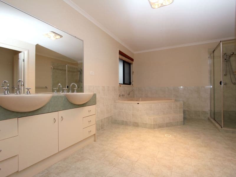 37 Regatta Avenue, OXENFORD QLD 4210, Oxenford - Thumbnail 4