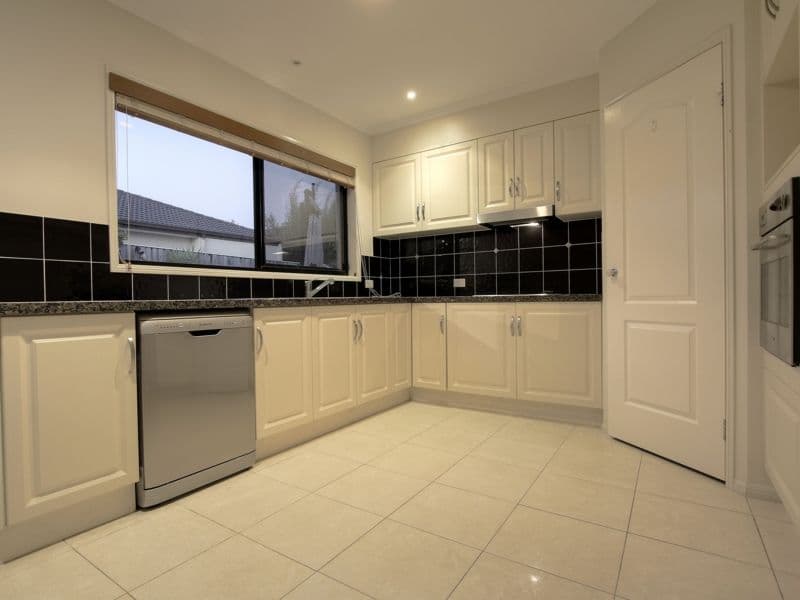 37 Regatta Avenue, OXENFORD QLD 4210, Oxenford - Thumbnail 2