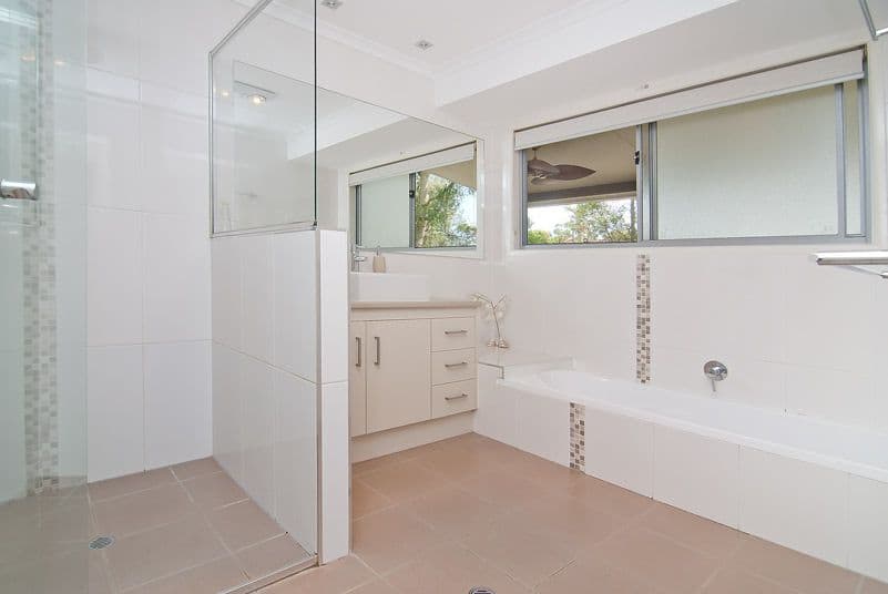 64 Woodlands Drive, ROCHEDALE SOUTH QLD 4123, Rochedale South - Thumbnail 6