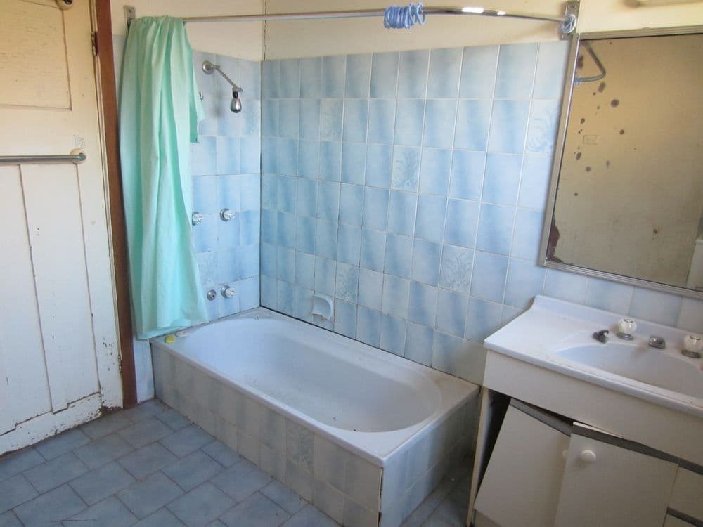 8 Old Cootamundra Road, TEMORA NSW 2666, Temora - Thumbnail 3