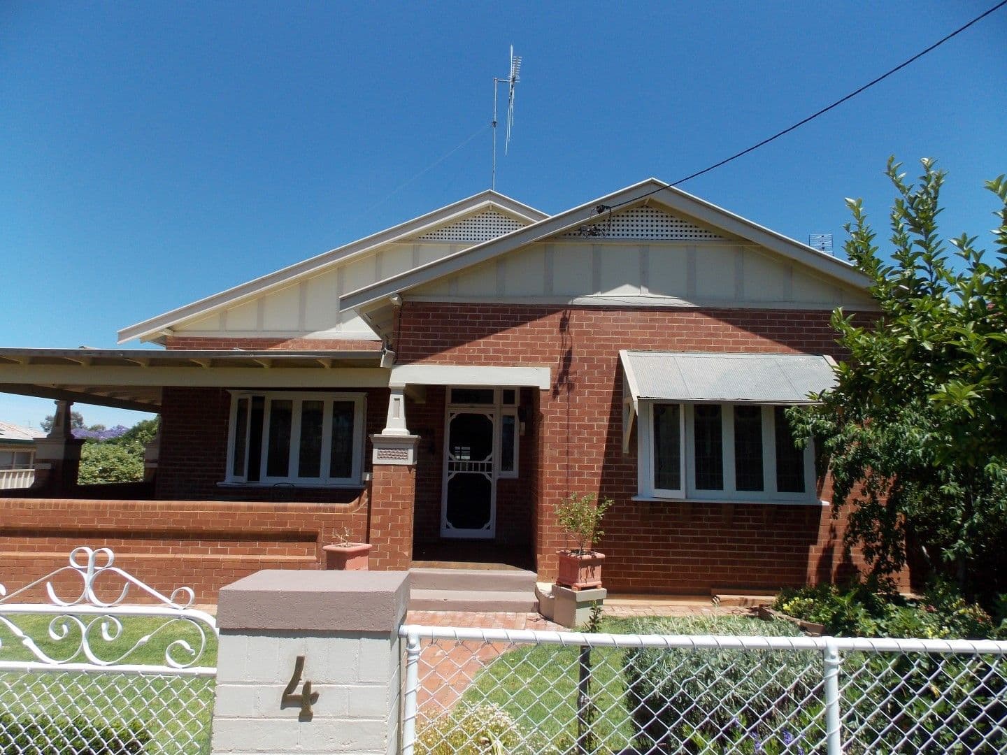 4 Metcalfe Street, PARKES NSW 2870, Parkes - Image 1