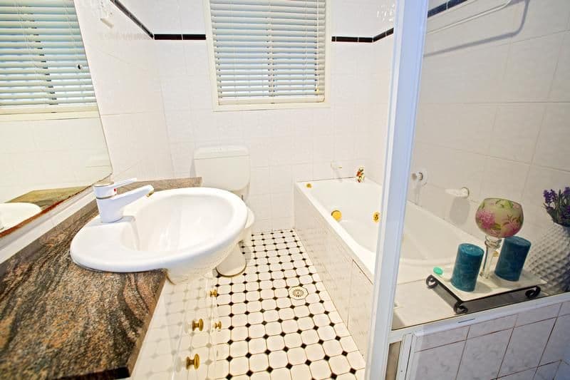 21 Glenfern Crescent, BOSSLEY PARK NSW 2176, Bossley Park - Thumbnail 5