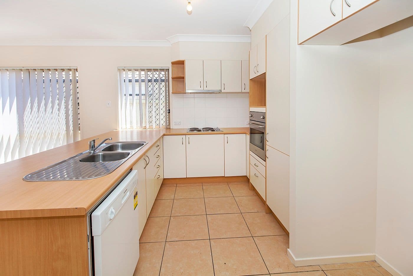 39 Jezabel Drive, SPRINGFIELD LAKES QLD 4300, Springfield Lakes - Thumbnail 2