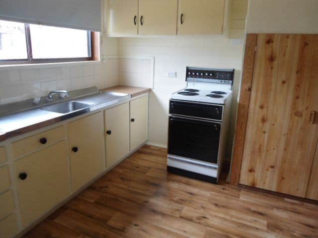 13 Gundagai Road, COOTAMUNDRA NSW 2590, Cootamundra - Thumbnail 2