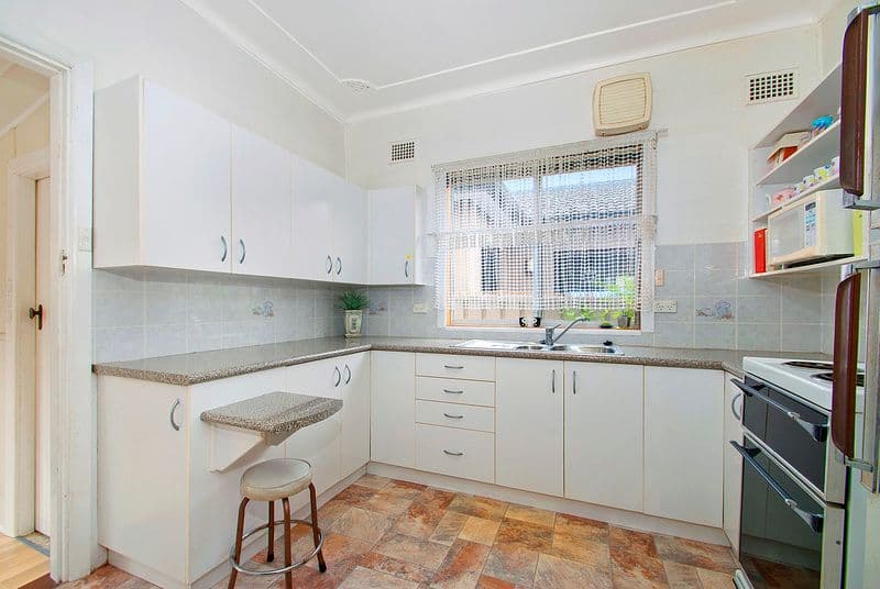 24 Arcadia Avenue, GYMEA BAY NSW 2227, Gymea Bay - Thumbnail 4