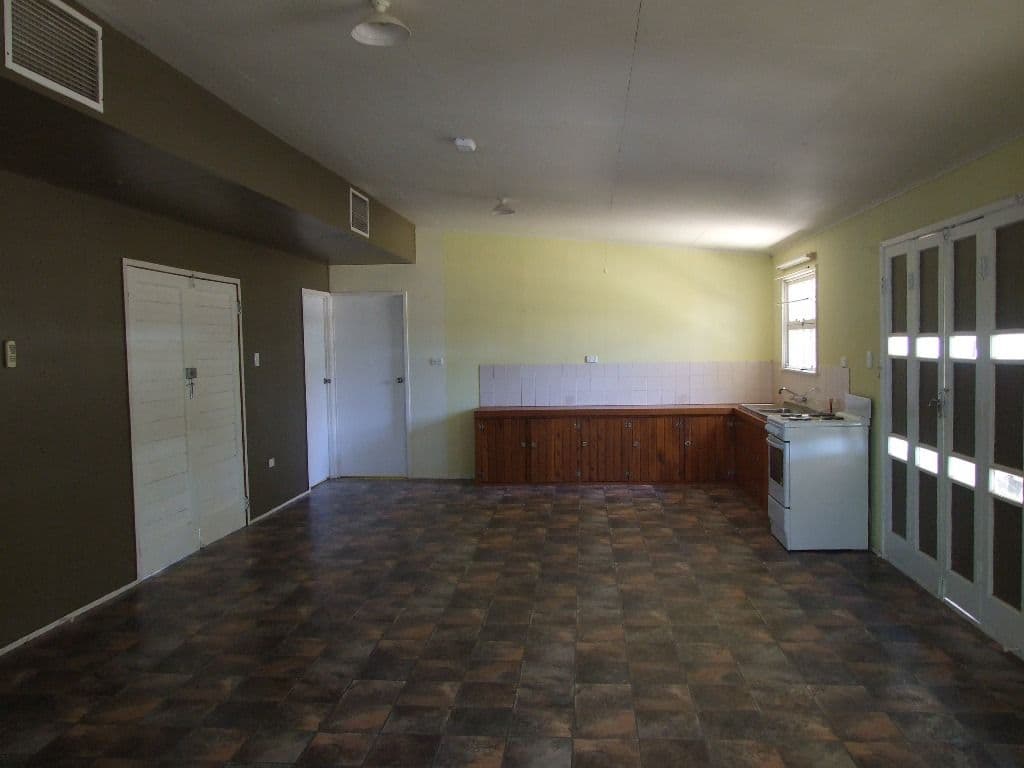 131 Wren Street, LONGREACH QLD 4730, Longreach - Thumbnail 3