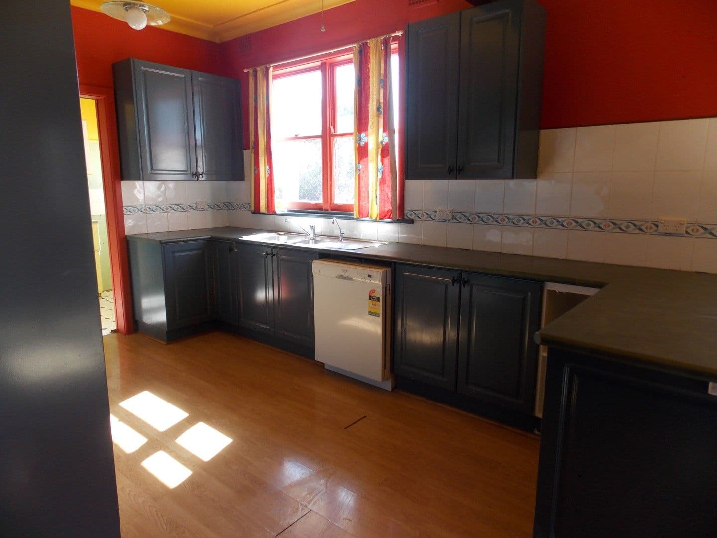 28 Barton Street, PARKES NSW 2870, Parkes - Thumbnail 3