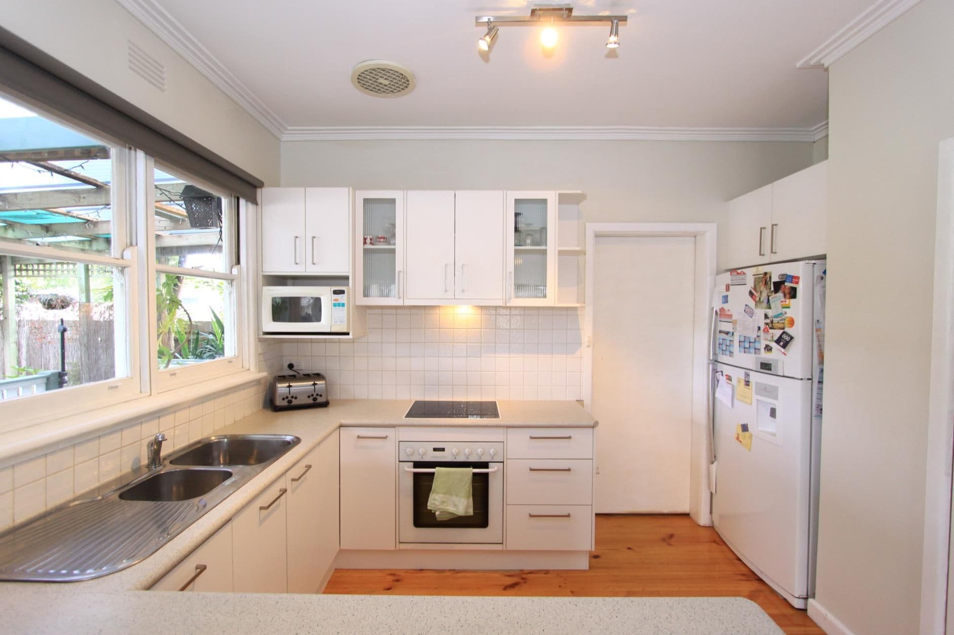 34 Clarence Avenue, KENNINGTON VIC 3550, Kennington - Thumbnail 2