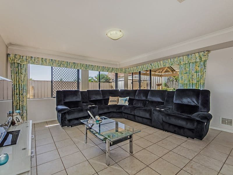 24 Oaklands Avenue, HALLS HEAD WA 6210, Halls Head - Thumbnail 8
