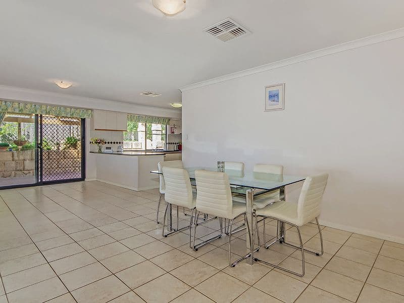 24 Oaklands Avenue, HALLS HEAD WA 6210, Halls Head - Thumbnail 5