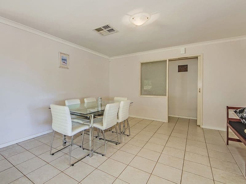24 Oaklands Avenue, HALLS HEAD WA 6210, Halls Head - Thumbnail 6