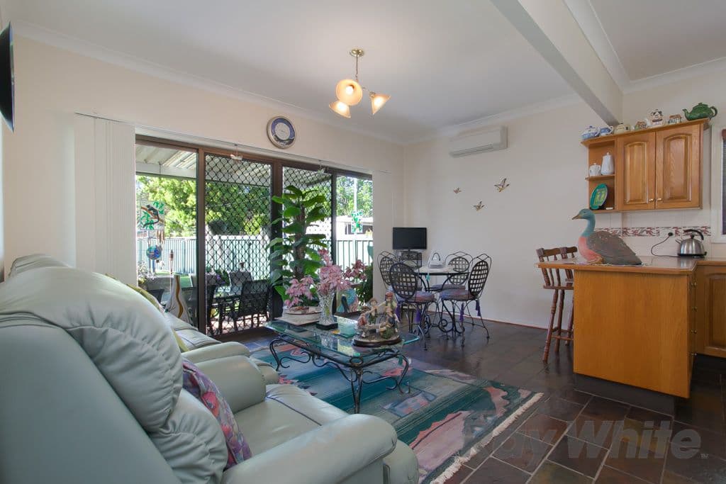 18 Jones Avenue, WARNERS BAY NSW 2282, Warners Bay - Thumbnail 3