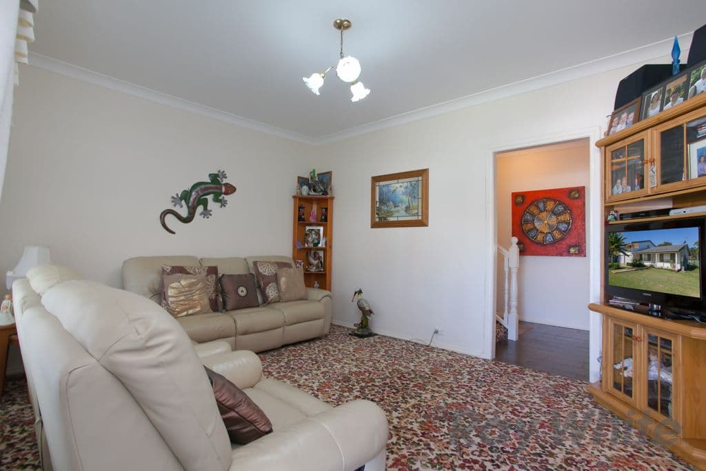 18 Jones Avenue, WARNERS BAY NSW 2282, Warners Bay - Thumbnail 2