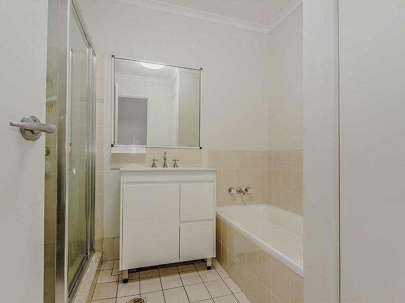 128 Benowa Road, SOUTHPORT QLD 4215, Southport - Thumbnail 6