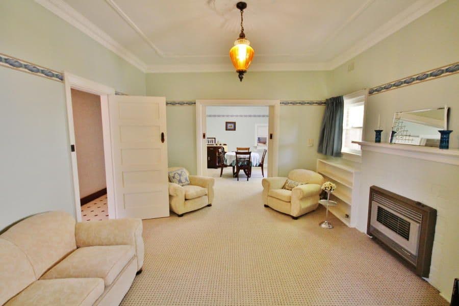42 Yass Street, YOUNG NSW 2594, Young - Thumbnail 2