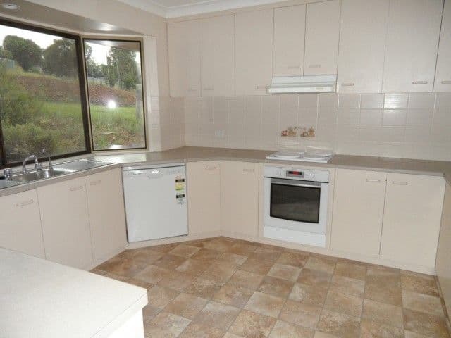 3 Nichols Drive, GLENCOE QLD 4352, Glencoe - Thumbnail 4