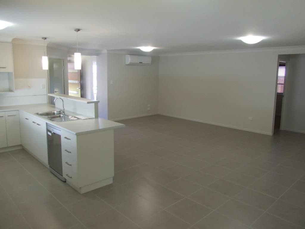 22 Samuel Avenue, CROWS NEST QLD 4355, Crows Nest - Thumbnail 2