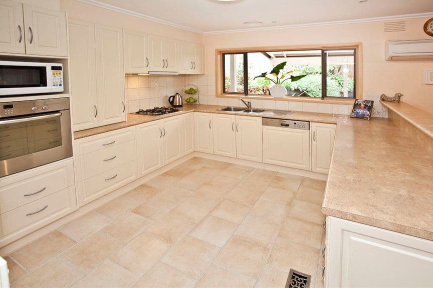 3 Colonial Close, WHEELERS HILL VIC 3150, Wheelers Hill - Thumbnail 3