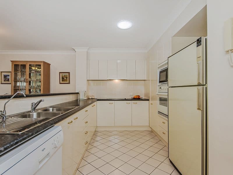 3 Bronberg Court, SOUTHPORT QLD 4215, Southport - Thumbnail 4