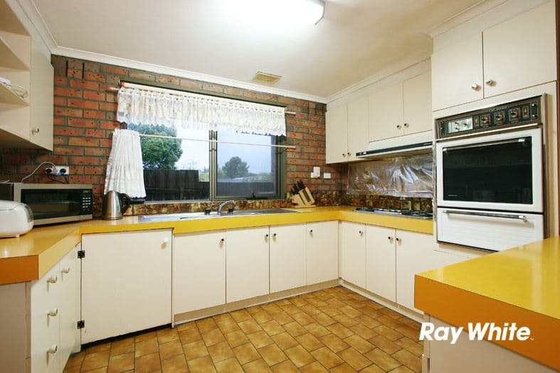 2 Brentwood Drive, WANTIRNA VIC 3152, Wantirna - Thumbnail 4