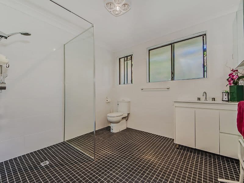 12 Redleaf Court, BURLEIGH WATERS QLD 4220, Burleigh Waters - Thumbnail 4
