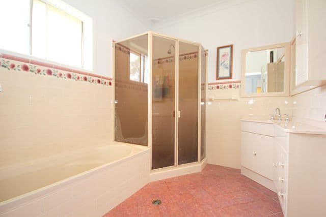 10 Faith Court, GEORGES HALL NSW 2198, Georges Hall - Thumbnail 8