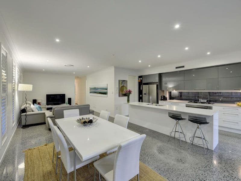 15 Windemere Avenue, MORNINGSIDE QLD 4170, Morningside - Thumbnail 2