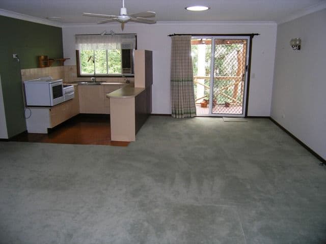 8 Oakglen Road, NORTH GOSFORD NSW 2250, North Gosford - Thumbnail 2