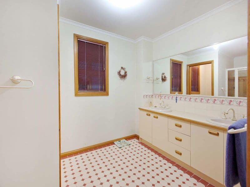 8 Earnshaw Drive, CARRUM DOWNS VIC 3201, Carrum Downs - Thumbnail 8