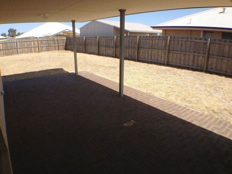 98 Barton Drive, AUSTRALIND WA 6233, Australind - Thumbnail 3