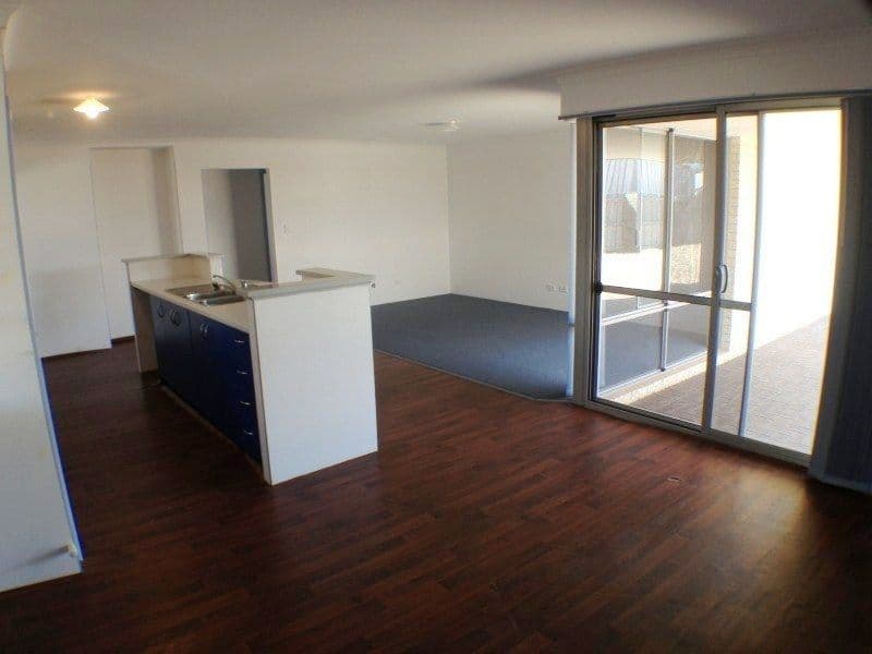 98 Barton Drive, AUSTRALIND WA 6233, Australind - Thumbnail 4