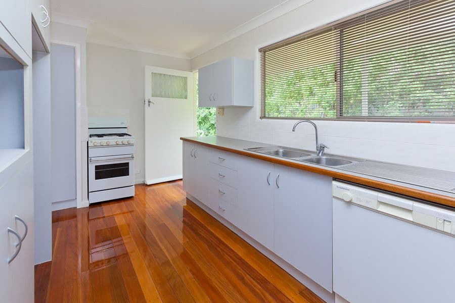 21 Nealdon Street, HOLLAND PARK QLD 4121, Holland Park - Thumbnail 3