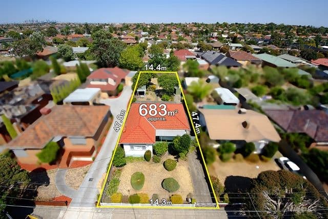 13 Erskine Avenue, RESERVOIR VIC 3073, Reservoir - Thumbnail 2