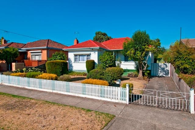 13 Erskine Avenue, RESERVOIR VIC 3073, Reservoir - Thumbnail 5