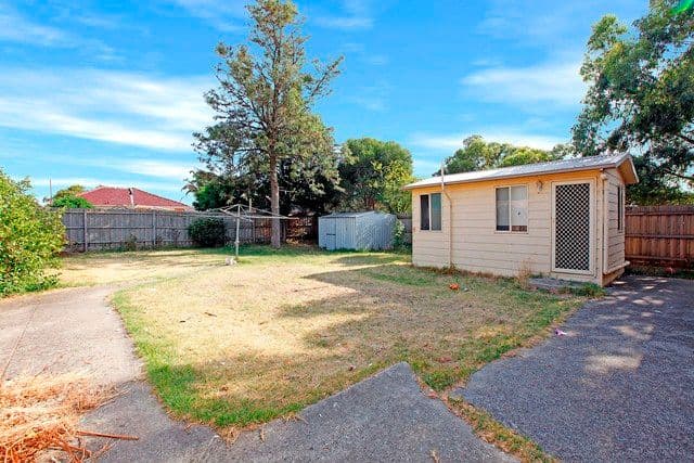3 Keilor Avenue, RESERVOIR VIC 3073, Reservoir - Thumbnail 2