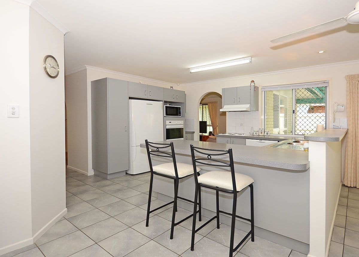 6 Bergin Court, TORQUAY QLD 4655, Torquay - Thumbnail 5